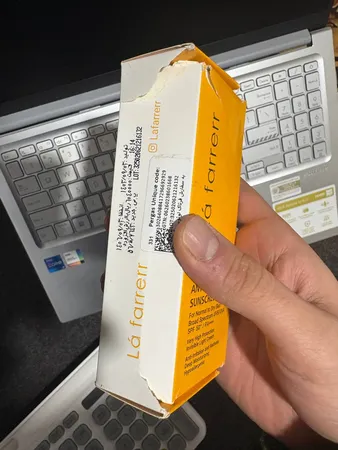 کرم ضدآفتاب و ضدلک بی‌رنگ لافارر مدل SPF50، مناسب پوست‌های خشک و معمولی، حجم 40 میلی‌لیتر