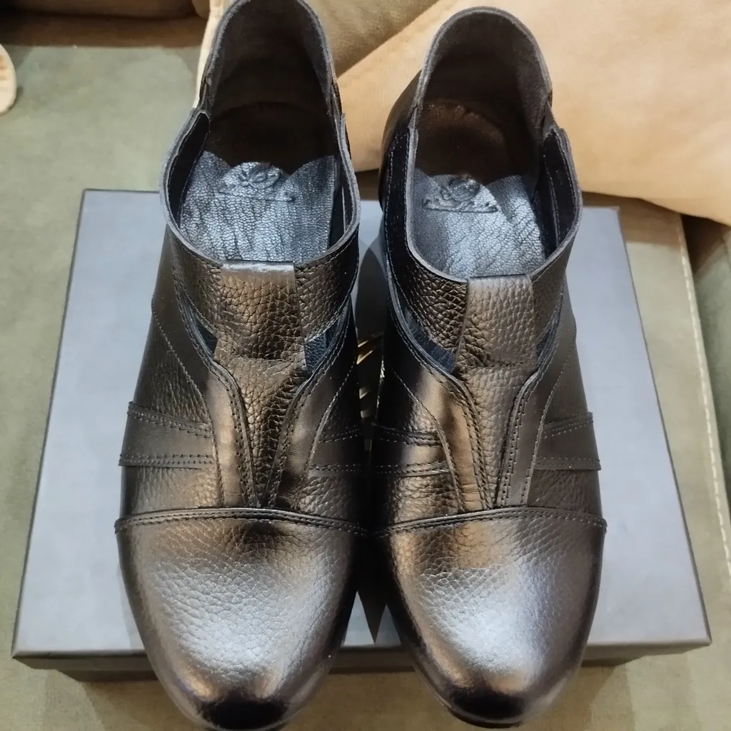 کفش زنانه چرم عطارد مدل چرم طبیعی کد SH252