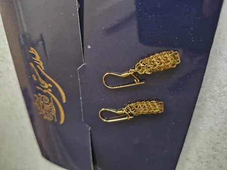 گوشواره طلا 18 عیار زنانه طلای مستجابی مدل لیزر کات کد 05