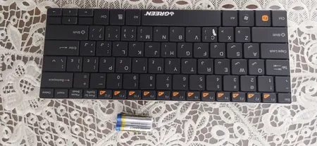 کیبورد بی‌سیم گرین مدل GK-102W با حروف فارسی