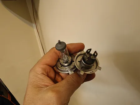 لامپ هالوژن خودرو اسرام مدل H4 60\55 12V بسته 2 عددی