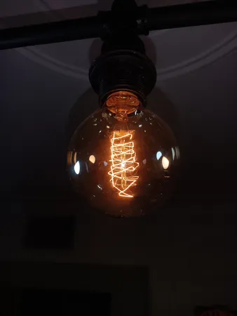 لامپ ادیسونی 40 وات مدل پیچی کد G80 پایه E27