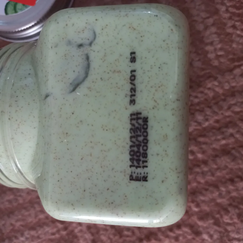 اسکراب لایه بردار پوست ویولت مدل Cucumber حجم 300 میلی لیتر