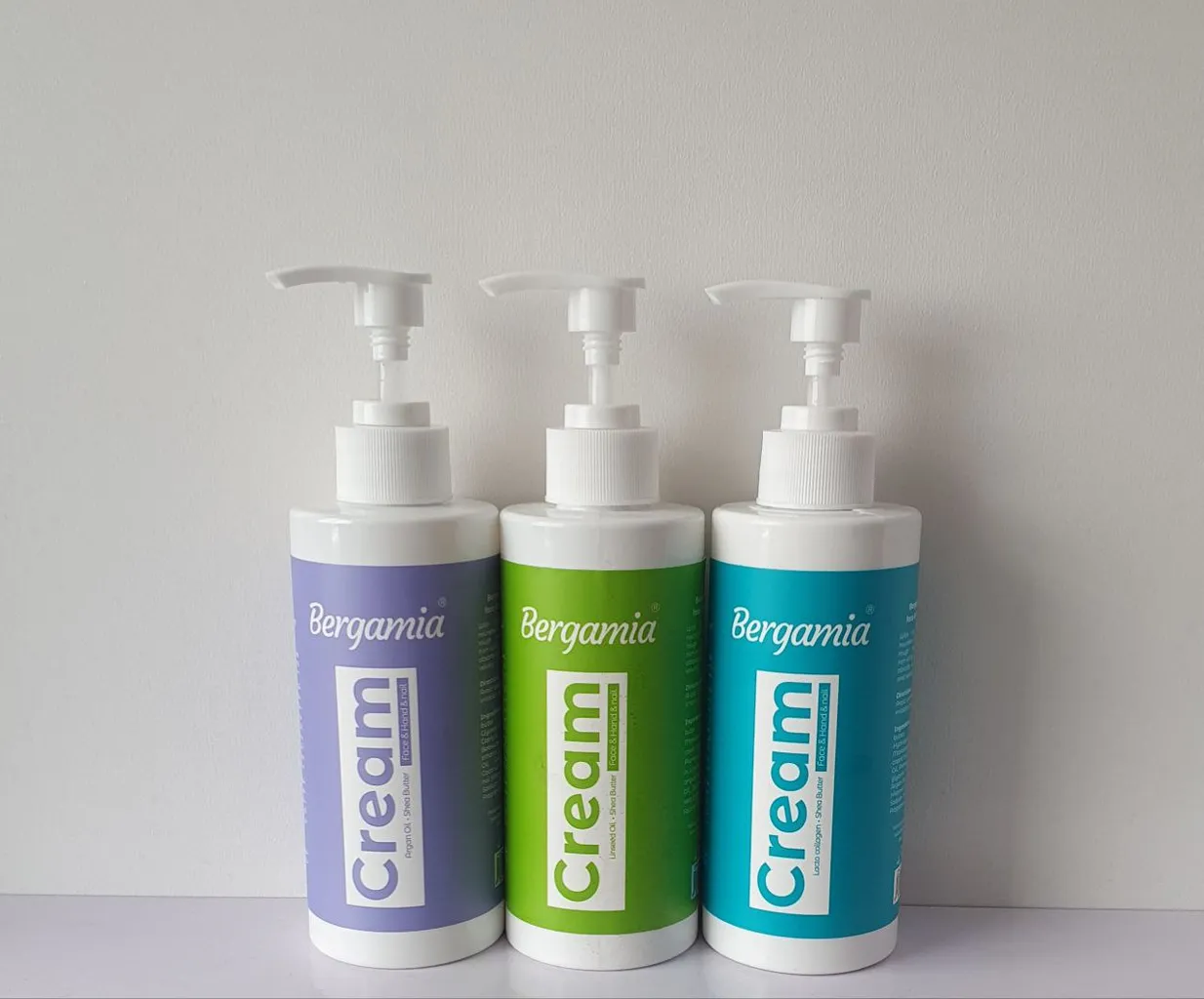 کرم مرطوب کننده برگامیا مدل کلاژن شیر حجم 250 میلی لیتر