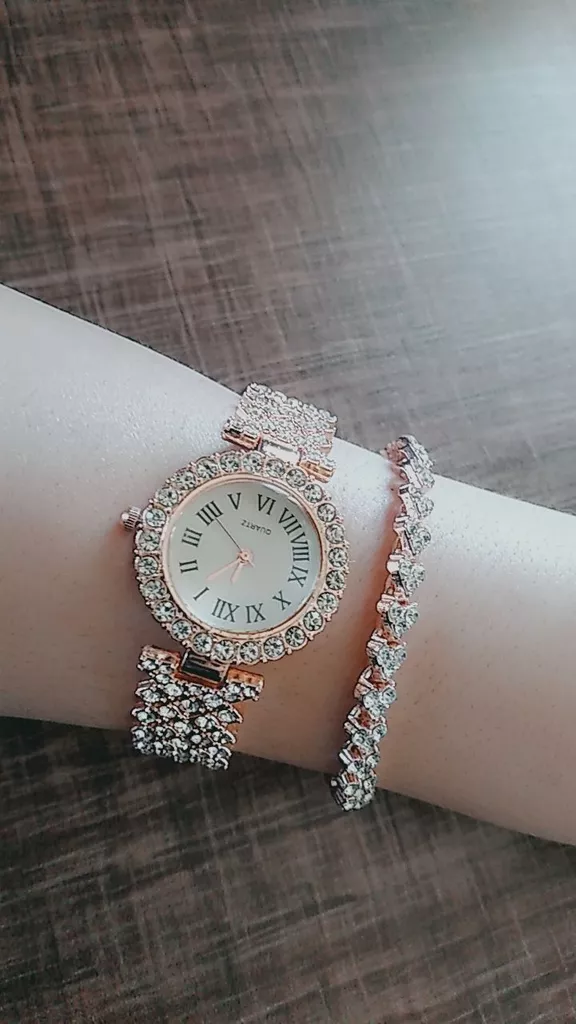 ست دستبند و ساعت مچی عقربه ای زنانه مدل MAJLESI-01
