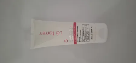 کرم کنترل‌کننده چربی و آبرسان لافارر مدل 01 مناسب پوستهای چرب و مستعد آکنه حجم 75 میلی‌لیتر