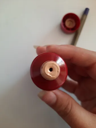 کرم ضدآفتاب و ضدلک رنگی لافارر مدل SPF40-Medium، مناسب پوست‌های چرب، حجم 40 میلی‌لیتر