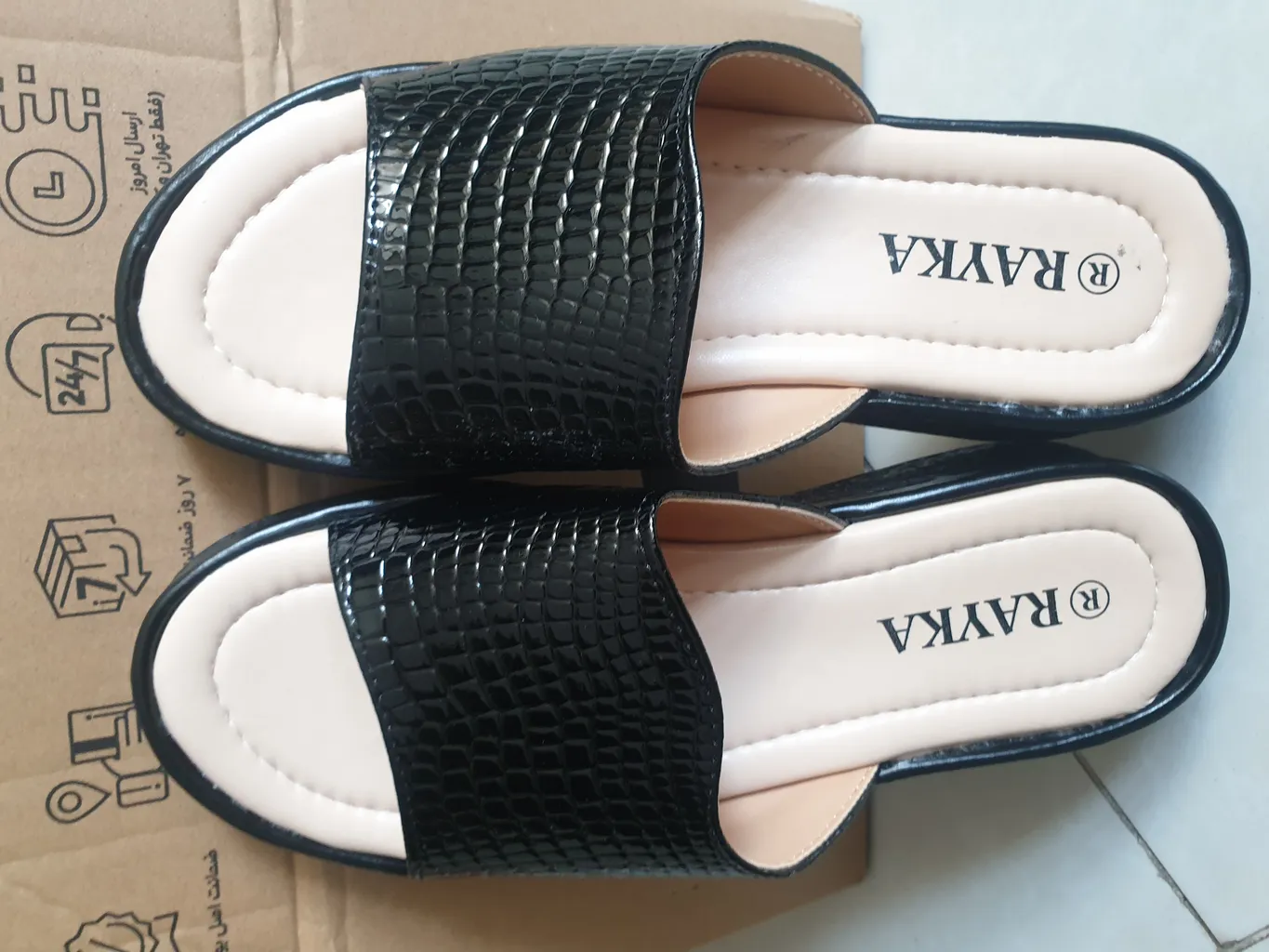 دمپایی زنانه رایکا طب مدل BARAN کد 2024. BLK