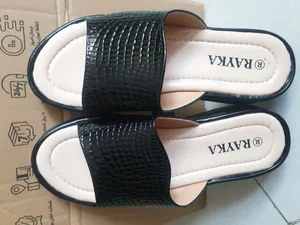 تجریه خرید دمپایی زنانه رایکا طب مدل BARAN کد 2024. BLK