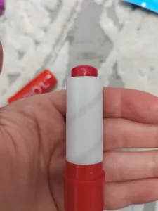 تجریه خرید بالم لب بیول مدل توت فرنگی