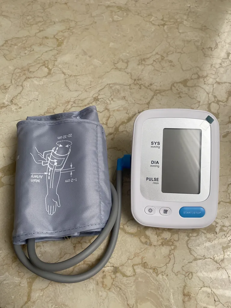 فشارسنج دیجیتال یونکر مدل سخنگو کد YK-BPA1