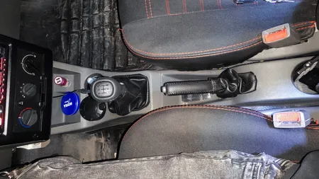 روکش فرمان کاور پلاس مدل PR-LUXE-RD به همراه سردنده وگردگیر و روکش ترمزدستی و کاور سویچ مناسب برای پراید