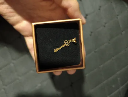 آویز گردنبند طلا 18 عیار زنانه ناریا طرح کلید