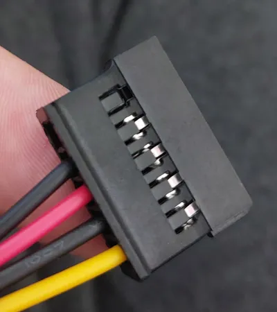 کابل تبدیل برق 4 پین به ساتا مدل 18cm