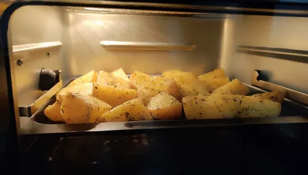 هواپز 12 لیتری بلک اند دکر مدل AOF-100-B5