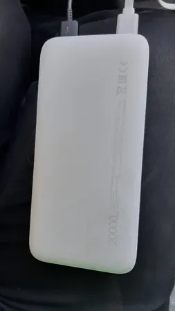 پاوربانک 18 وات شیائومی مدل Redmi ظرفیت 20000 میلی آمپرساعت به همراه کابل تبدیل microUSB