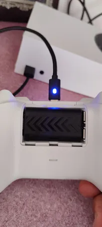 باتری قابل شارژ Dobe مدل TYX-0634B مناسب برای Xbox Series به همراه کابل USB-C