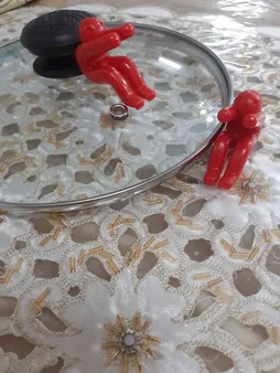 نگهدارنده درب قابلمه طرح آدمک کد 8803 بسته 2 عددی