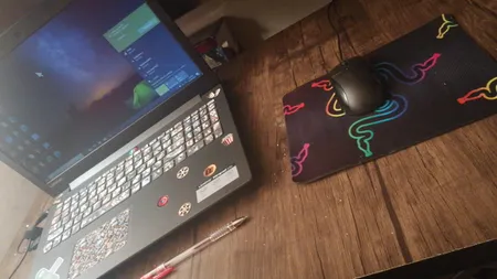 استیکر لپ تاپ راتیانا مدل cinema01 مناسب برای لپ تاپ 15 تا 17 اینچ به همراه برچسب حروف فارسی کیبورد