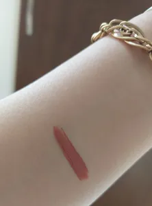 تجریه خرید رژ لب مایع لاواری مدل plus perfect شماره 537