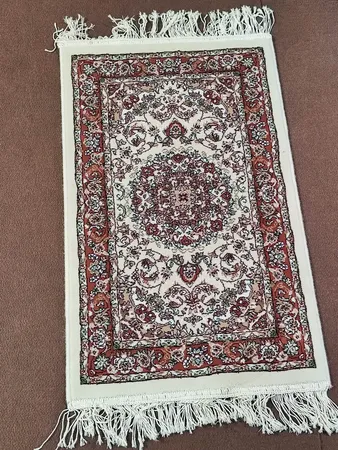 فرش ماشینی زمرد مشهد طرح 14003 زمینه کرم