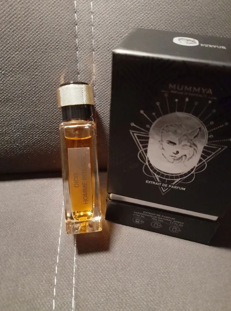 اکستریت پرفیوم مردانه مومیا مدل دیور هوم اینتنس با رایحه گرم حجم 50 میلی لیتر