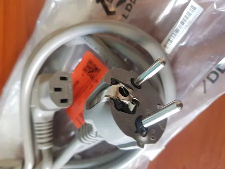 کابل برق سه پین منبع تغذیه کامپیوتر مدل EU-C13 3Cx1MM طول 2.5 متر