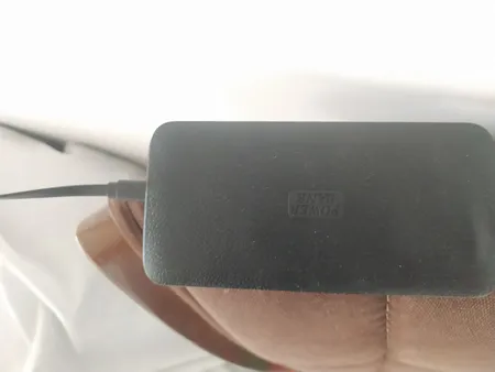 پاوربانک 10 وات شیائومی مدل Redmi ظرفیت 10000 میلی آمپر ساعت به همراه کابل تبدیل microUSB