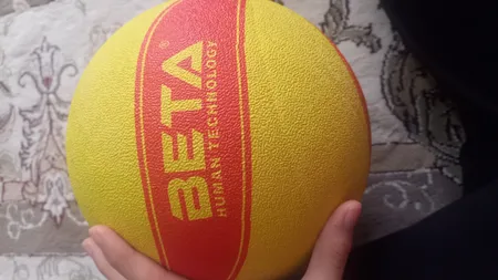 توپ والیبال بتا مدل PVBR5-MKS سایز 5 سایز 5
