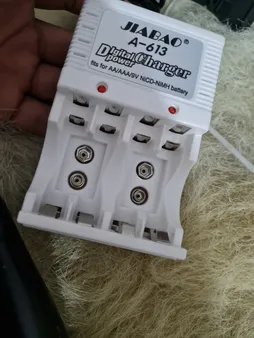شارژر جیابائو مدل A-613 به همراه 4 باتری شارژی قلمی