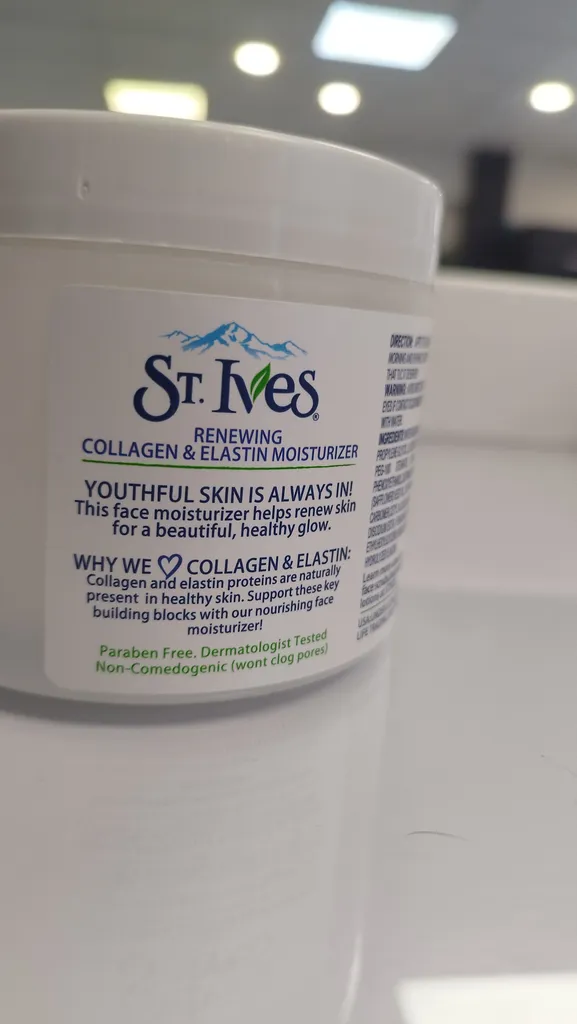 کرم مرطوب کننده درخت چای اس تی ایوز مدل درخت چای حجم 300 میلی لیتر