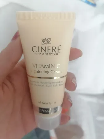 کرم روشن کننده ویتامین C سینره حجم 40 میلی لیتر