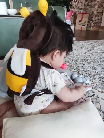 محافظ سر کودک نی نی دوست طرح زنبور عسل