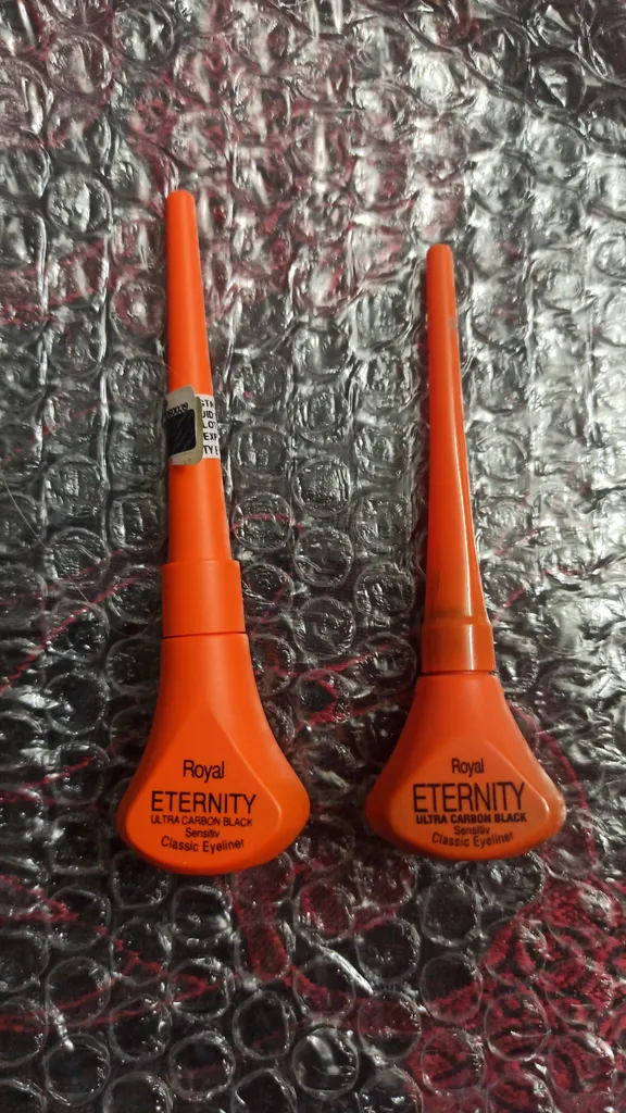 خط چشم ضد آب اترنیتی مدل ULTRA CARBON BLACK