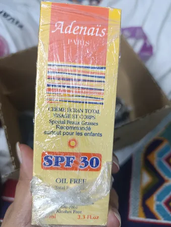 کرم ضد آفتاب رنگی آدنایس مدل Tinted حجم 100 میلی لیتر