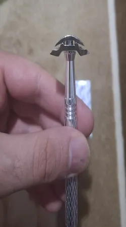 خود تراش لرد مدل L.122C به همراه تیغ یدک لرد مدل Super بسته 10 عددی