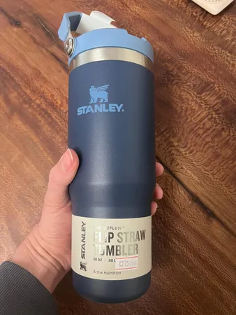 قمقمه 0.88 لیتری مدل Iceflow Flip Straw Tumbler، جنس استیل، دارای درب پیچی با سری پیچی آسان‌نوش نی‌دار، عایق حرارت استیل