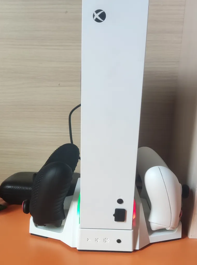 پایه شارژر دسته بازی دابی مدل Dobe TYX-0663 مناسب برای XBOX Sereis S به همراه باطری