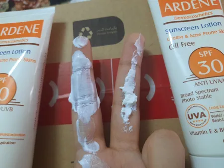 لوسیون ضدآفتاب آردن مدل Oil Free وزن 75 گرم