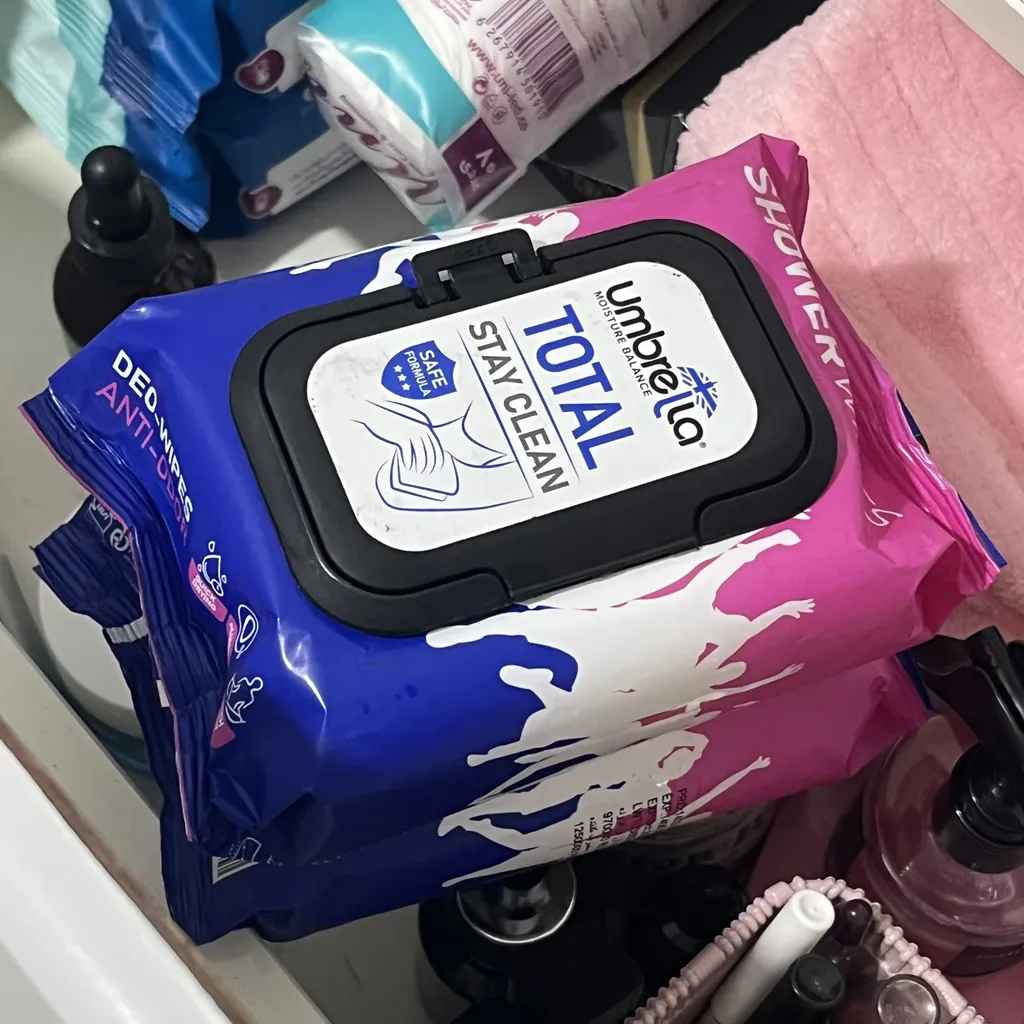 دستمال مرطوب آمبرلا مدل Total بسته 50 عددی