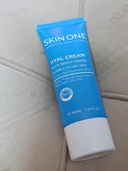 ژل کرم مرطوب کننده اسکین وان مدل هیال حجم 40 میلی لیتر