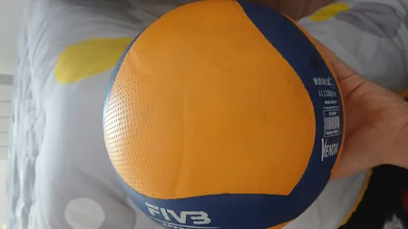توپ والیبال مدل V200W