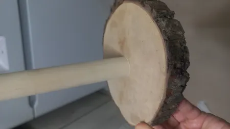 پایه رول دستمال کاغذی آرونی چوب طرح روستیک مدل SHOKA