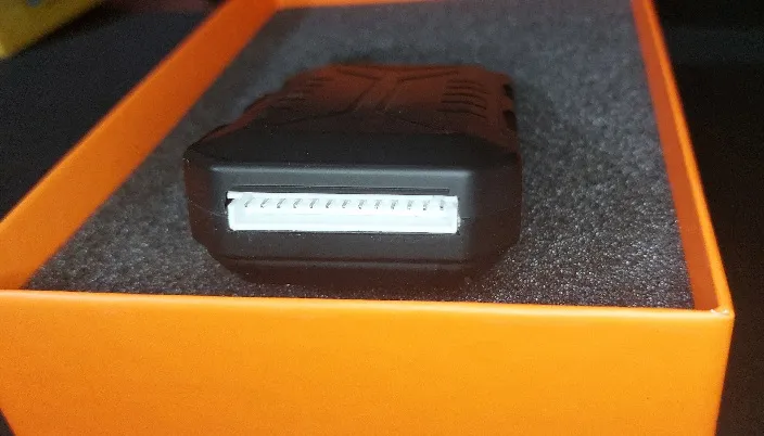 ردیاب خودرو آذر ردیاب مدل GT960