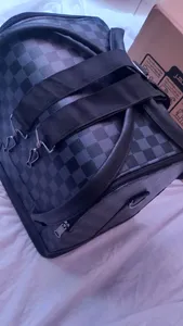 تجریه خرید کیف لوازم آرایش و گریم زنانه مدل کاشت ناخن طبقاتی