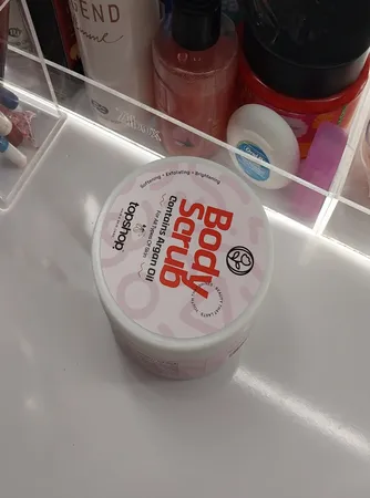 اسکراب بدن تاپ شاپ مدل روغن آرگان حجم 200 میلی لیتر