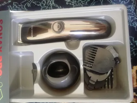 ماشین اصلاح موی سر و صورت سوناکس پرو مدل SN-8107، اصلاح به صورت حجم زن، تیغه‌های استیل ضد زنگ، منبع انرژی با باتری، تکنولوژی اصلاح به صورت برش مستقیم، اندازه اصلاح 0.1 میلی‌متر، به‌همراه برس تمیزکننده