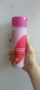 تجریه خرید شامپو بدن شون مدل Strawberry And Milk حجم 300 میلی لیتر