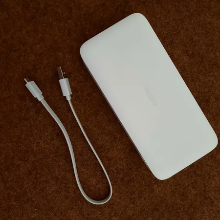 پاوربانک 18 وات شیائومی مدل Redmi ظرفیت 20000 میلی آمپرساعت به همراه کابل تبدیل microUSB