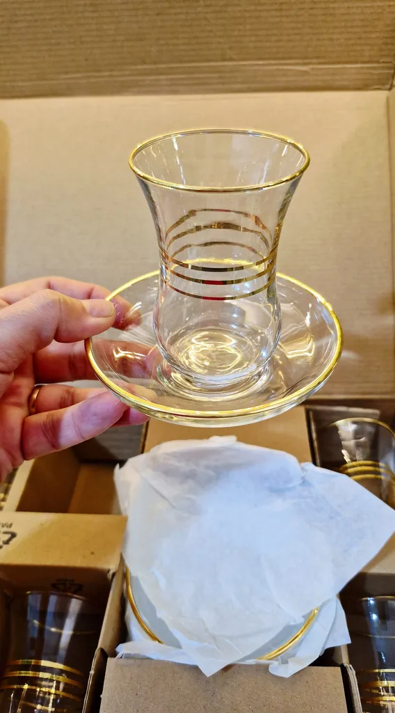 ست استکان و نعلبکی 12 پارچه پاشاباغچه مدل لب طلا